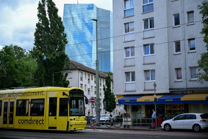 Etwas mehr Fahrgäste im öffentlichen Nahverkehr - Fernverkehr rückläufig