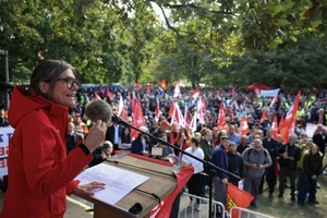 IG Metall fordert Unterstützung für kriselnde Autoindustrie - Kritik auch an Konzernen