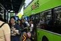 340 Euro Strafe für Füße auf Sitzen: Busse in Singapur verschärfen Vorschriften