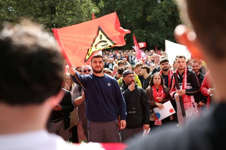 Zehntausende Beschäftigte protestieren gegen ''Kahlschlag'' in der Autoindustrie