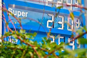 Benzinpreis sinkt leicht - Diesel stabil