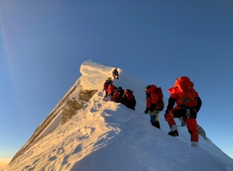 Heftiger Schneefall verhindert Expeditionen auf Berg Manaslu in Nepal