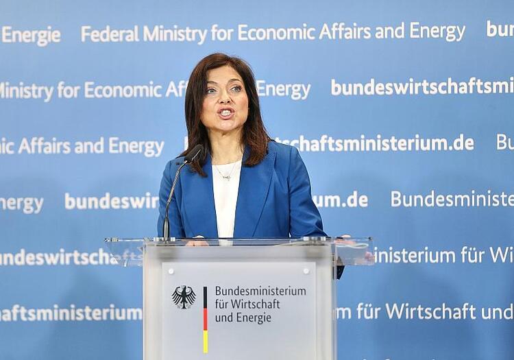 Reiche will Kampfgeist bei Reformvorhaben