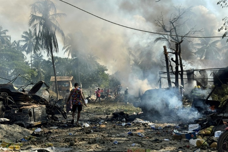 Rettungskräfte: Zahl der Toten bei Angriff der Armee auf Markt in Myanmar auf 50 gestiegen