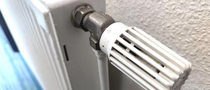 Strom- und Gaspreise für Haushalte im 1. Halbjahr niedriger
