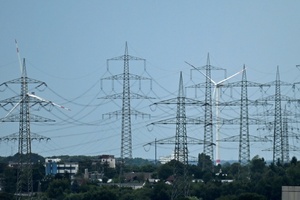 Strompreise dürften leicht steigen: Übertragungsnetzentgelte werden 2027 angehoben