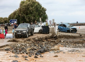 Überflutungen auf Kreta und anderen griechischen Ferieninseln: Ein Toter