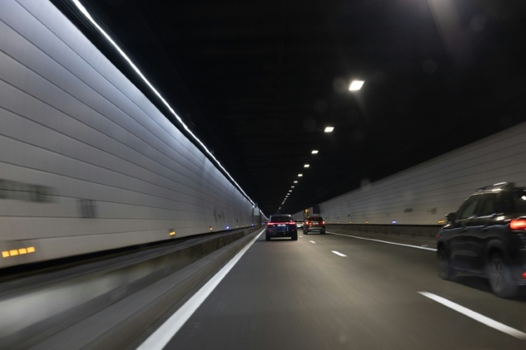 Preisabstand zwischen neuen E-Autos und Verbrennern laut Auswertung geschrumpft