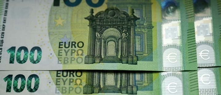 Haushaltslage in Frankreich und politische Unsicherheit setzen Euro unter Druck
