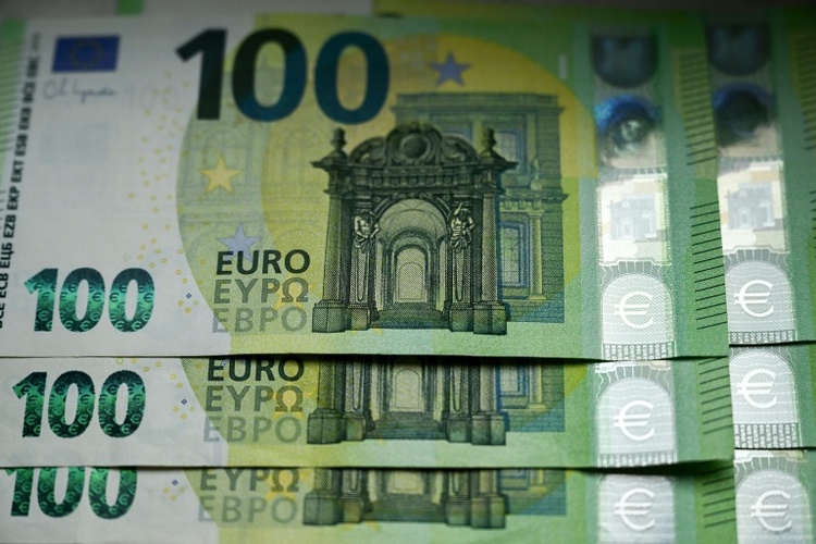 Haushaltslage in Frankreich und politische Unsicherheit setzen Euro unter Druck