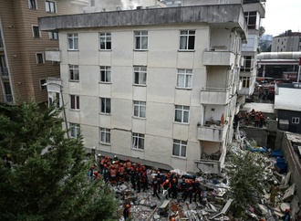 Fünf Tote bei Teil-Einsturz von Gebäude in Istanbul