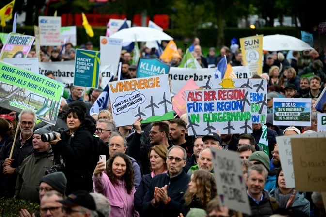 Tausende demonstrieren in Berlin gegen Energiepolitik der Bundesregierung