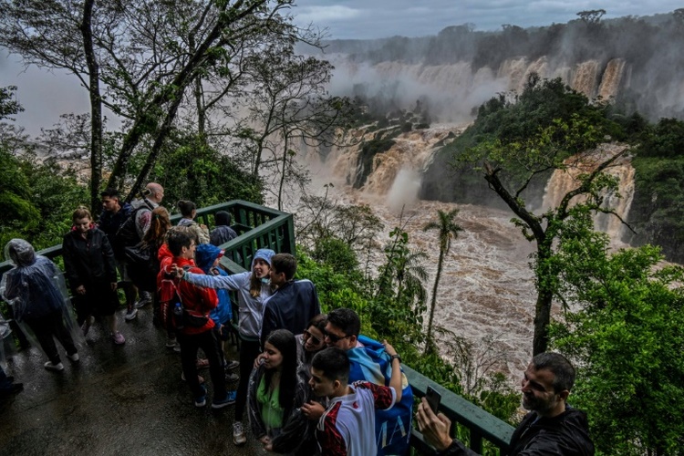 Hochwasser: Zugang zu Iguazú-Wasserfällen für Touristen gesperrt