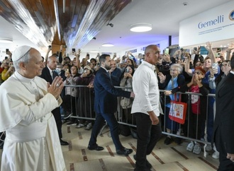 Lungenkrebs: Papst Leo XIV. erholt sich von Operation