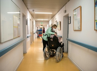 Regierung setzt Pflegekommission ein - erste Ergebnisse Ende Januar