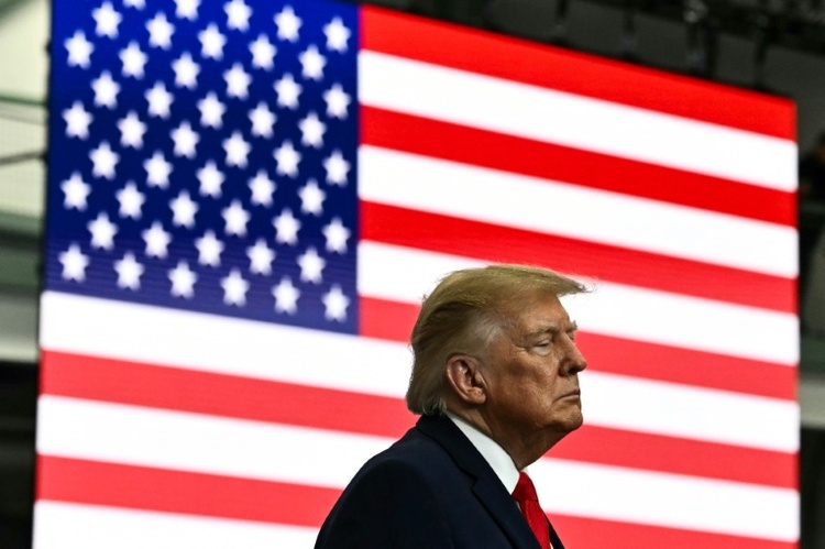 Zwölf US-Senatoren: Trumps Diesel-Deal mit Putin ist 