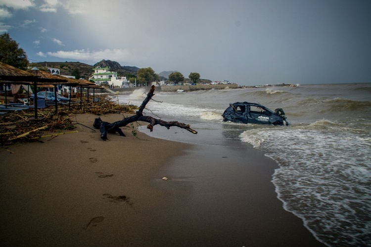 Ein Toter nach heftigen Unwettern auf griechischer Insel Rhodos