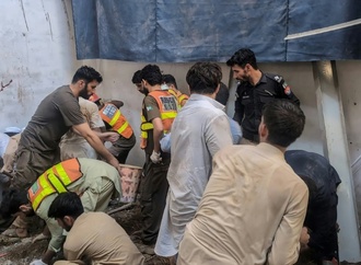 Mindestens 28 Todesopfer bei Einsturz von Schuldach in Pakistan