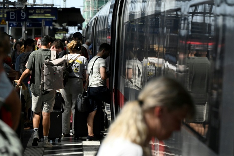 Mitarbeiterbefragung: Bahn-Angestellte etwas zufriedener - Pessimimus überwiegt