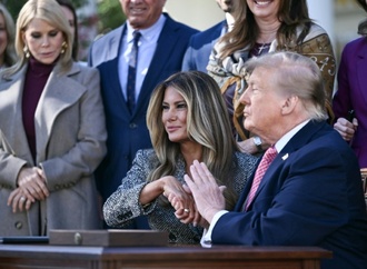 Weißes Haus: Melania Trump erreicht Waffenruhe in südukrainischer Stadt Oleschky