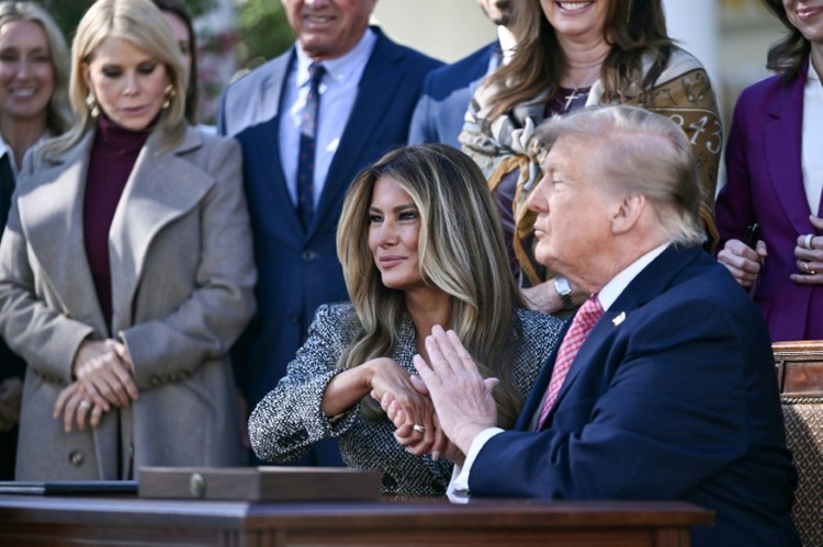 Weißes Haus: Melania Trump erreicht Waffenruhe in südukrainischer Stadt Oleschky
