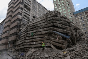 Sieben Vermisste nach Einsturz von Hochhaus in Nairobi