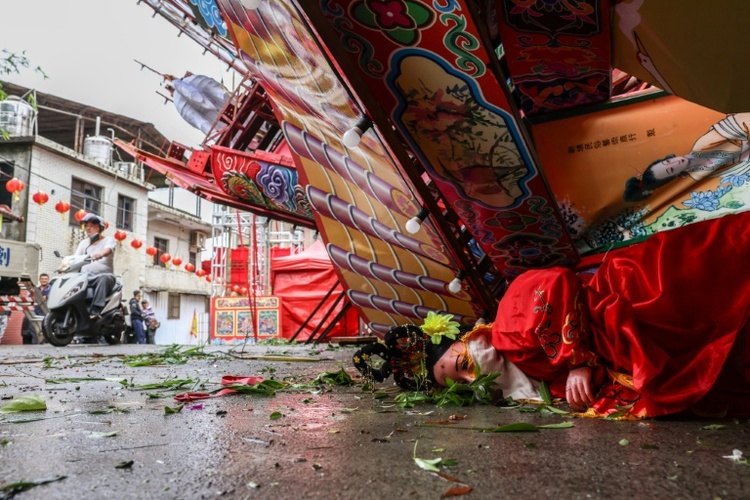 Zehntausende in Taiwan nach Durchzug von Taifun 