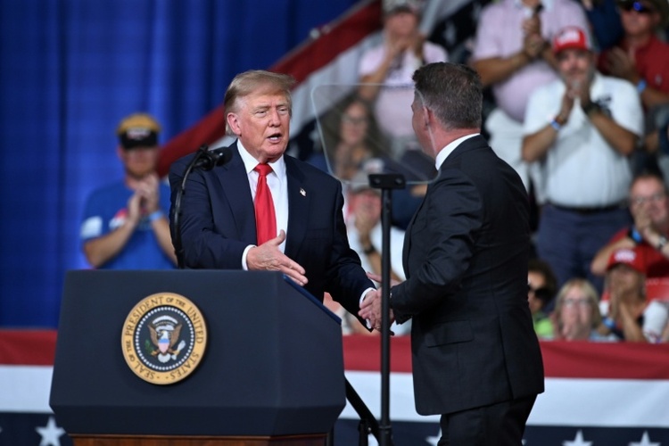 Trump kündigt in Beisein von Audi-Chef Milliarden-Investition des Autobauers in den USA an