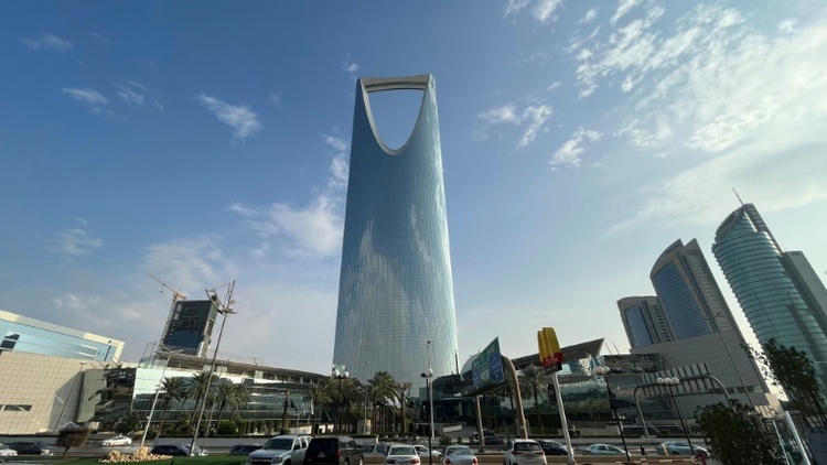 Huthis: Größte Ölraffinerie und Verteidigungsministerium in Saudi-Arabien angegriffen