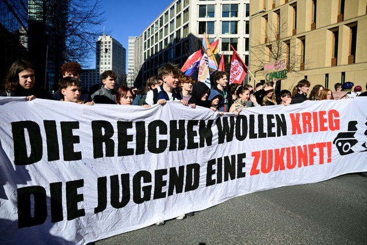 Jugendproteste: Behörden warnen vor Extremisten - GEW betont Anliegen der 