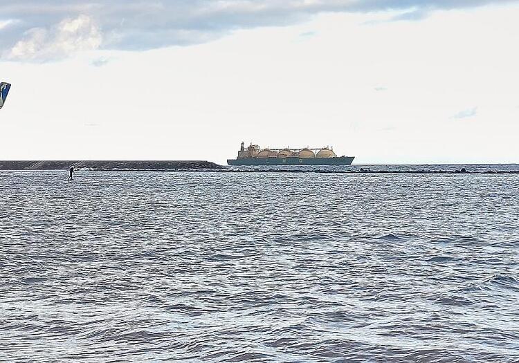 Deutsche ReGas nimmt zweites LNG-Schiff in Mukran in Betrieb