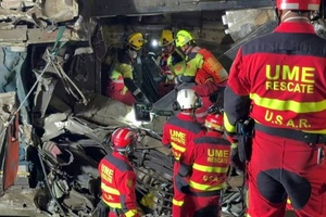 Sánchez besucht nach Zugunglück in Spanien den Unfallort - mittlerweile 69 Tote