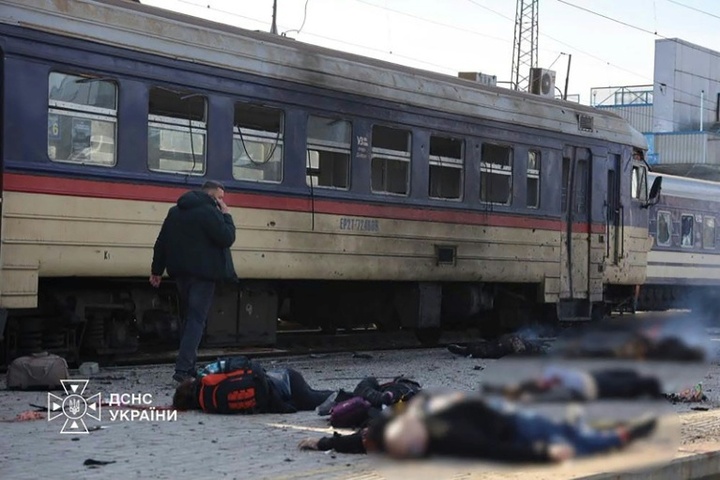 Mindestens 13 Tote bei russischem Angriff auf ukrainischen Bahnhof