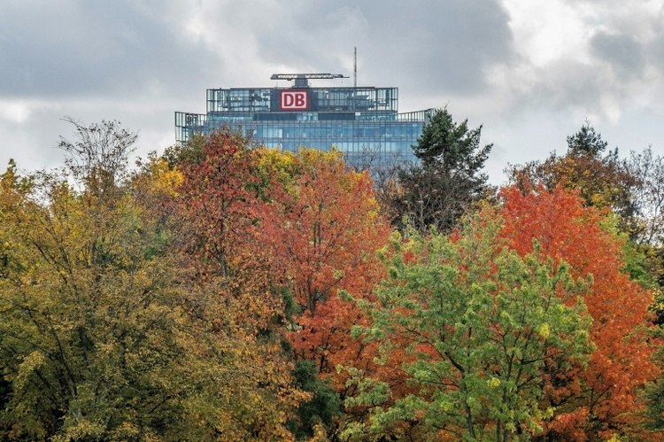 Bahn prüft Reduzierung des Zugverkehrs für mehr Pünktlichkeit